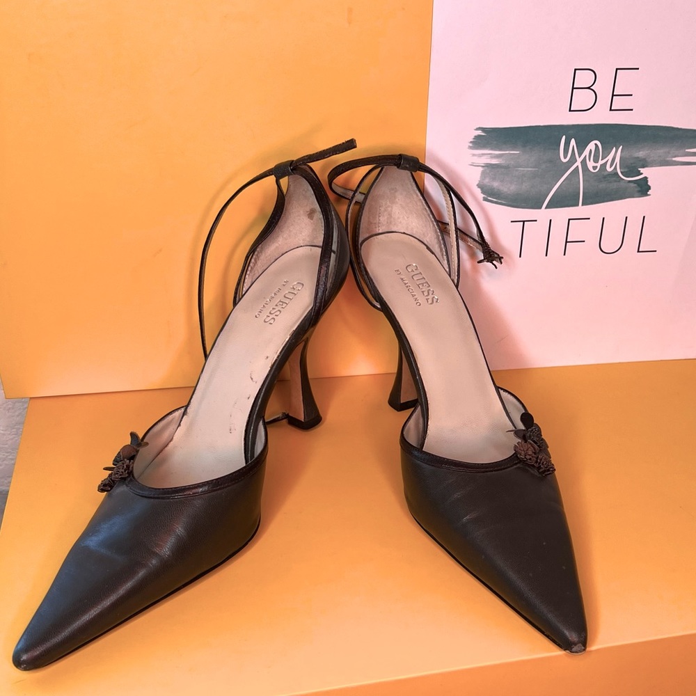 Guess - heel